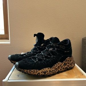 NWT Flower Mountain Sneakers Trainers Shoes- Black Suede Leopard ANTHRO size 9